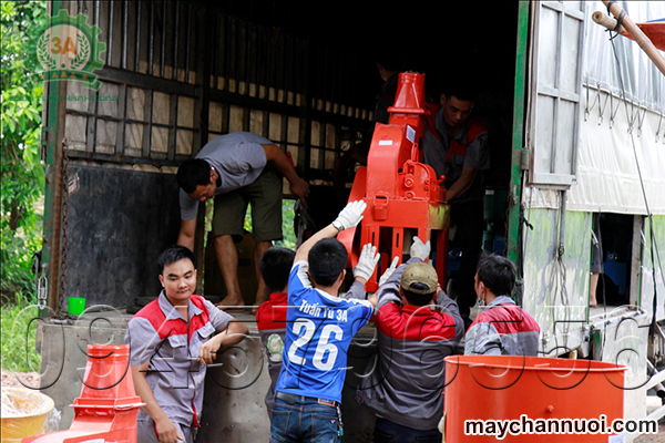 Các sản phẩm liên tục được chuyển đi