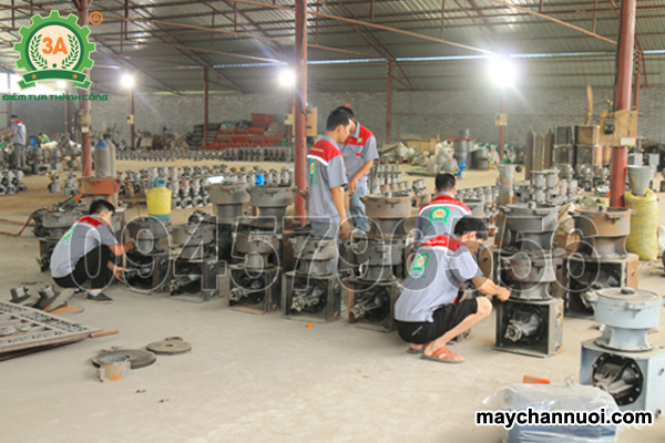 máy ép cám viên trục đứng 3A