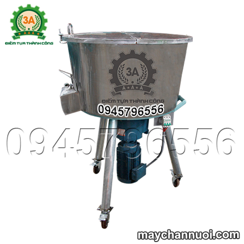 máy trộn cám trục đứng