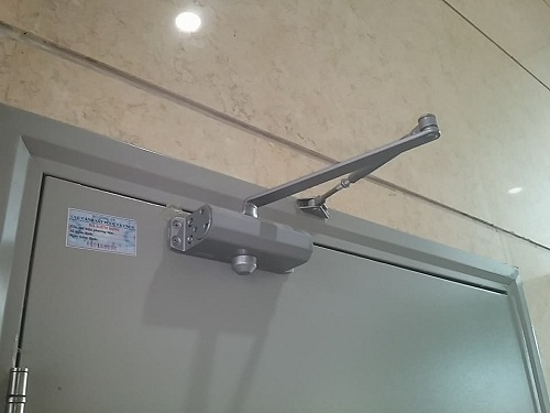 lắp đặt tay co thủy lực