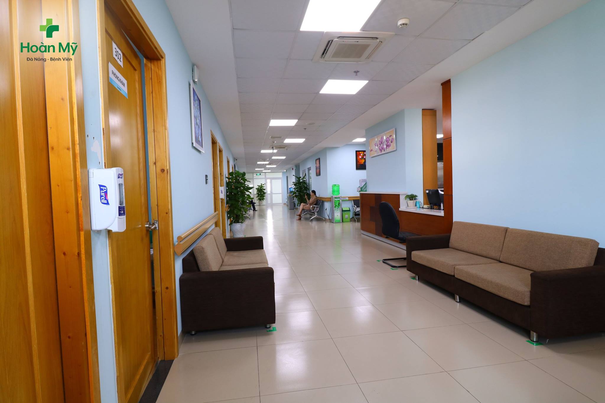 Dung dịch rửa tay diệt khuẩn được lắp đặt ở khu C mới đi vào hoạt động