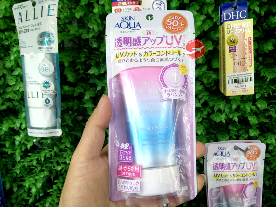 Kem chống nắng nâng tone da Sunplay Skin Aqua Tone Up UV Essence SPF50+ PA++++