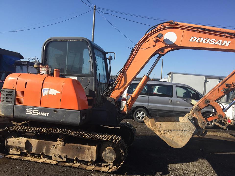 MÁY XÚC ĐÀO BÁNH XÍCH DOOSAN-55VMT
