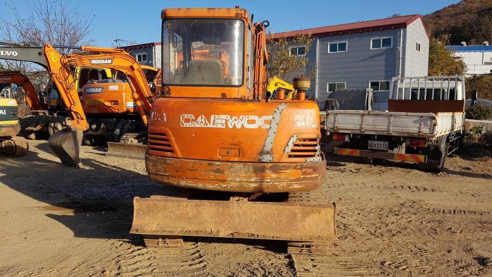 MÁY XÚC ĐÀO BÁNH XÍCH DAEWOO-SOLAR55V