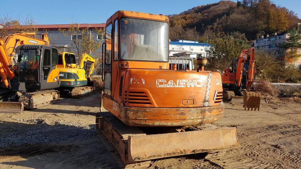 MÁY XÚC ĐÀO BÁNH XÍCH DAEWOO-SOLAR55V