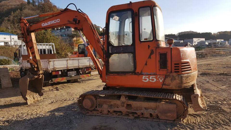 MÁY XÚC ĐÀO BÁNH XÍCH DAEWOO-SOLAR55V