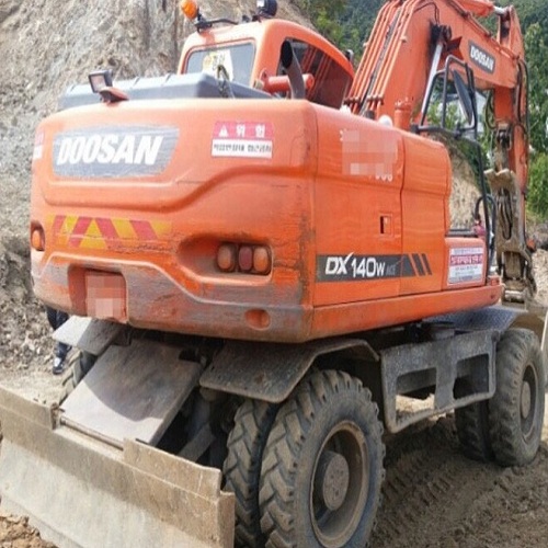 MÁY XÚC ĐÀO BÁNH LỐP DOOSAN DX140W