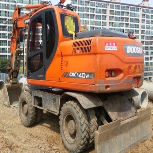 MÁY XÚC ĐÀO BÁNH LỐP DOOSAN DX140W