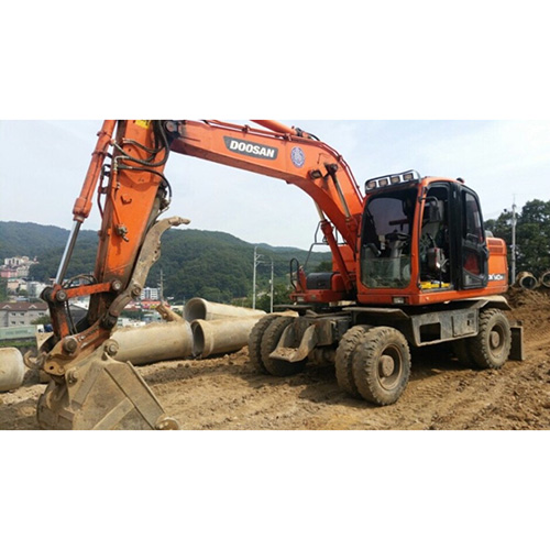 MÁY XÚC ĐÀO BÁNH LỐP DOOSAN DX140W