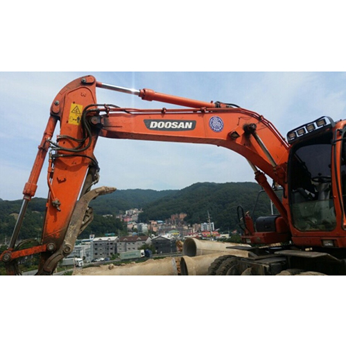 MÁY XÚC ĐÀO BÁNH LỐP DOOSAN DX140W