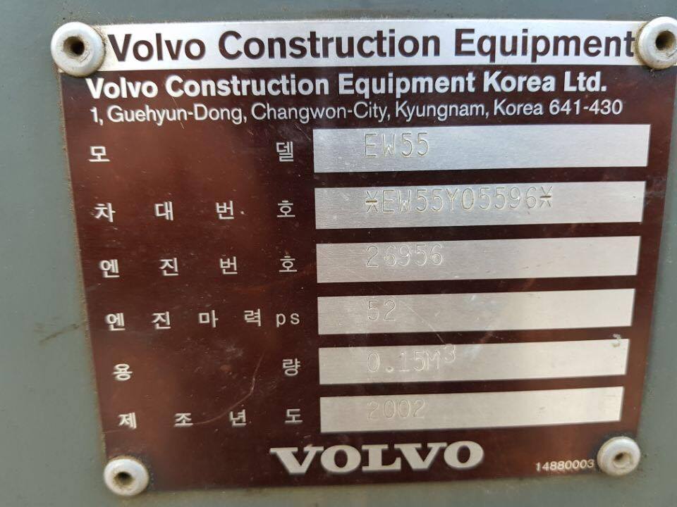 MÁY XÚC ĐÀO BÁNH LỐP VOLVO-EW55