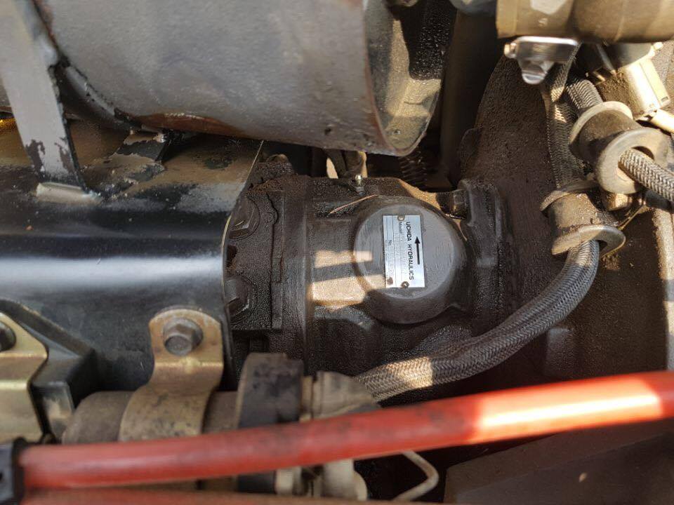 MÁY XÚC ĐÀO BÁNH LỐP VOLVO-EW55