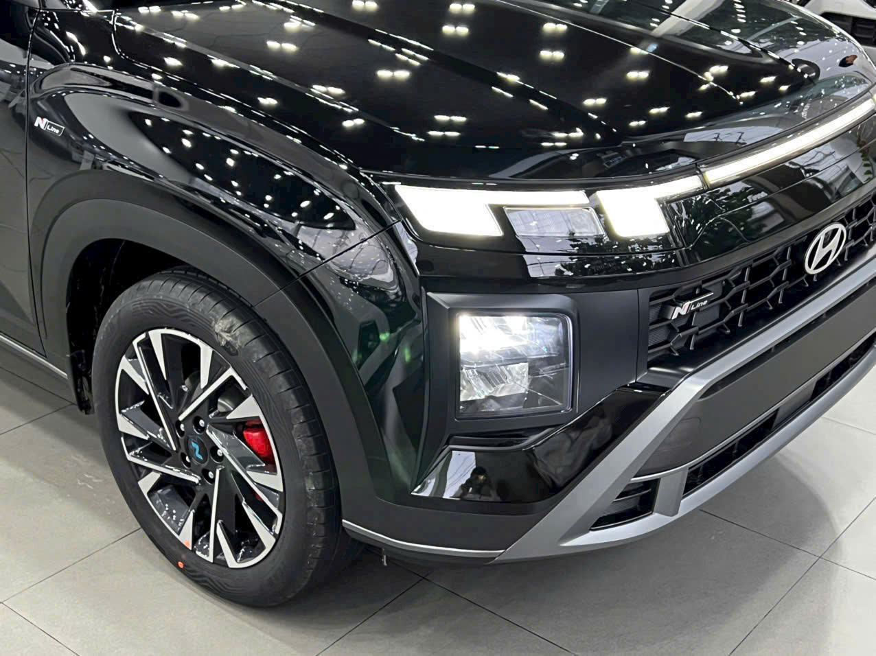 New Creta 2025 màu đen đèn led ban ngày