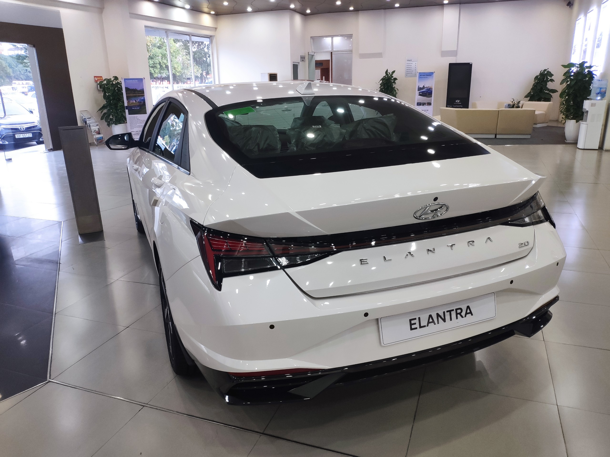 đuôi xe hyundai elantra 2.0 at 2023