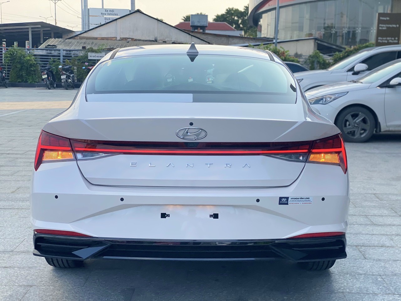 Phần đuôi xe elantra 2023