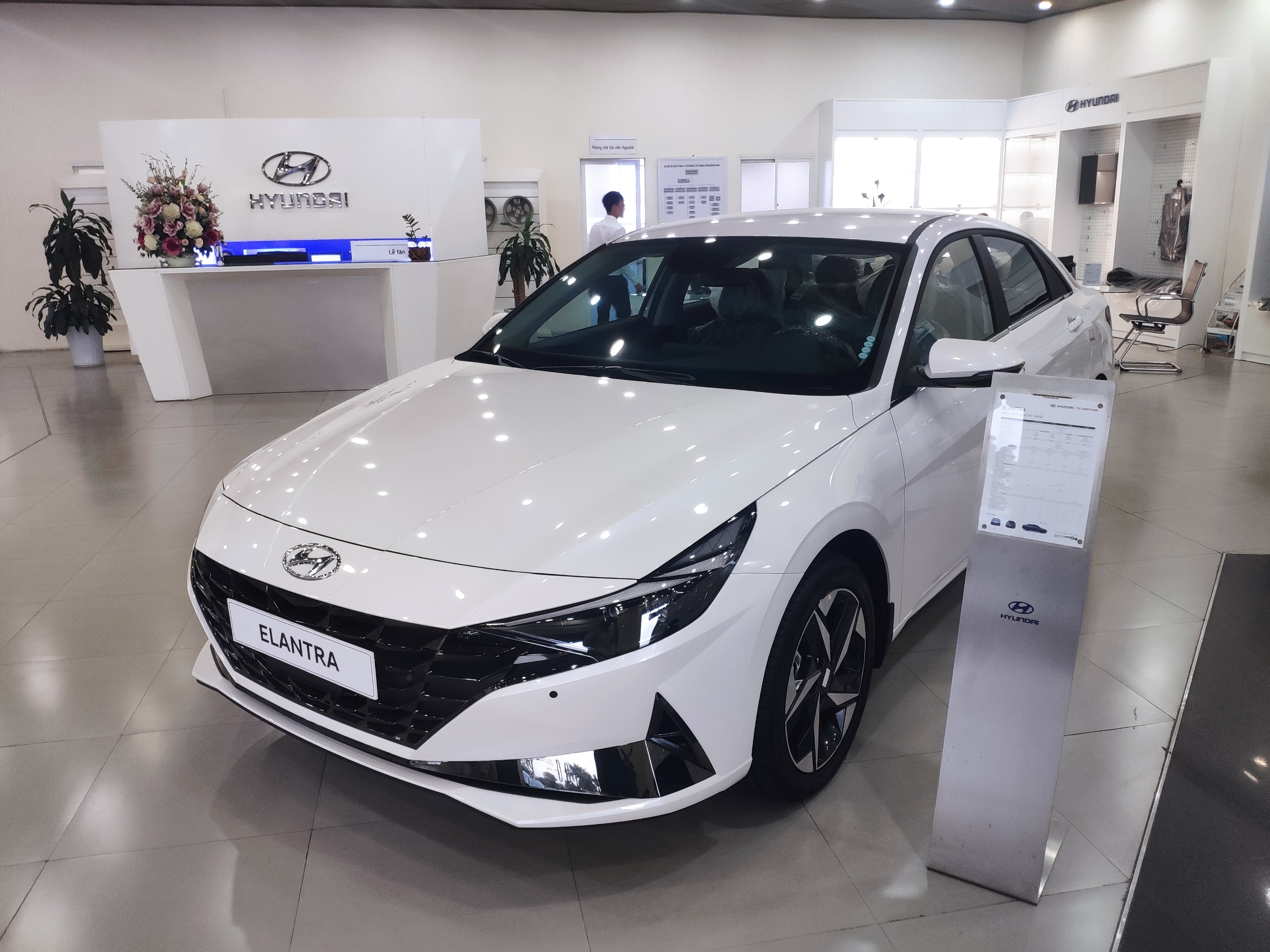 hyundai elantra 2.0 at 2023