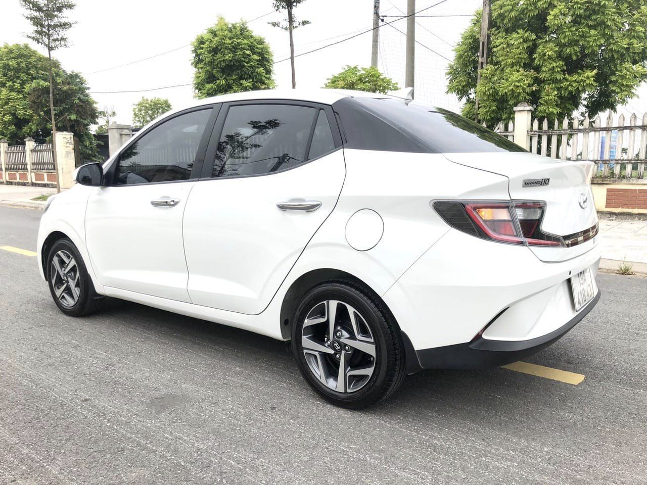 Thân xe bản Sedan 2023