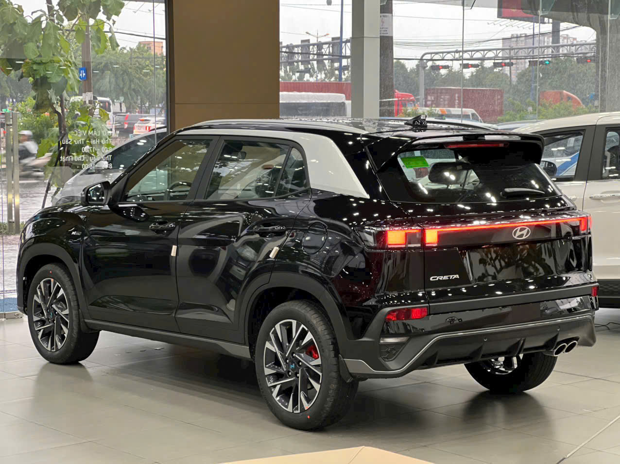 new creta 2025 n-line màu đen mặt sau