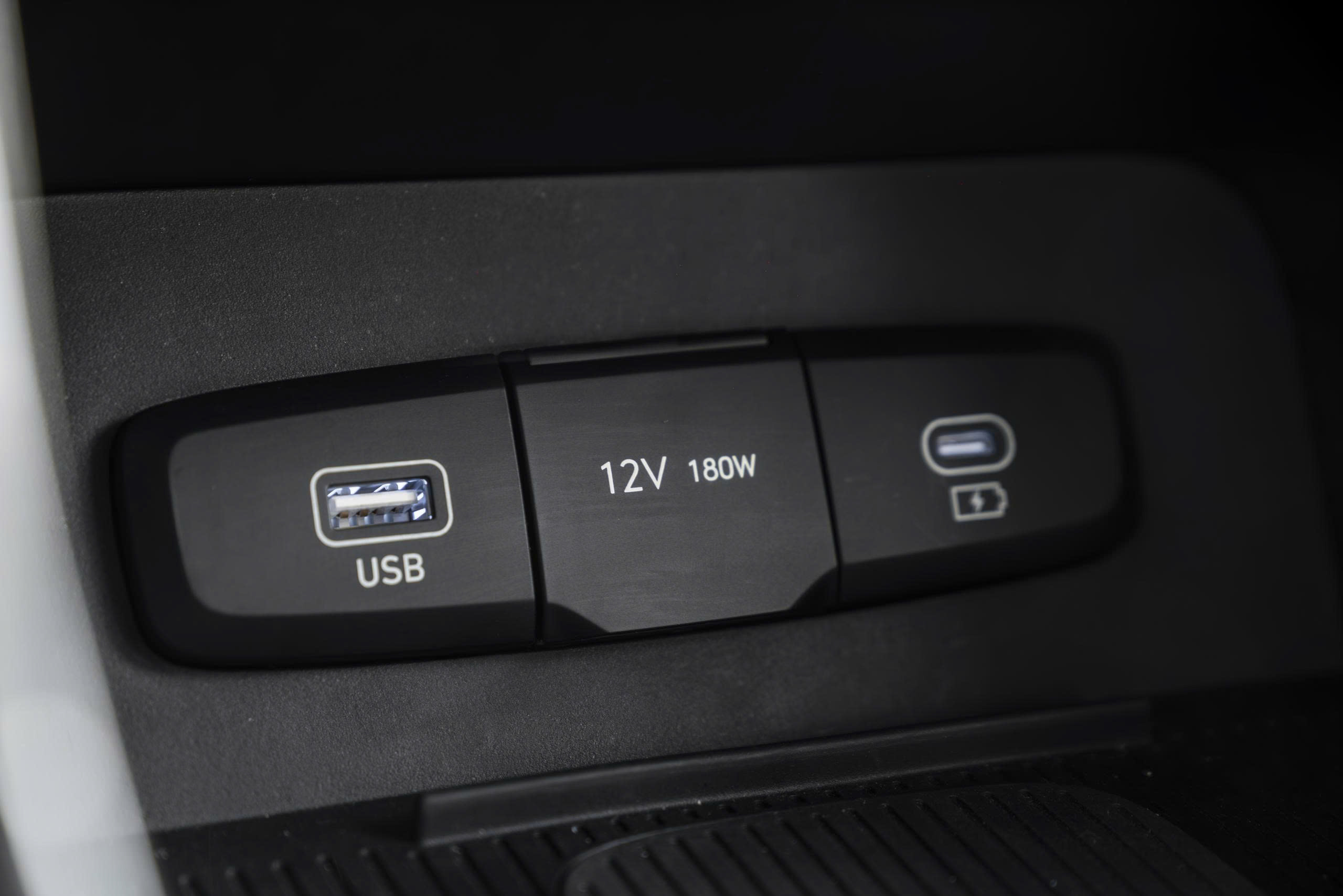 New Creta 2025 đặc biệt sạc không dây