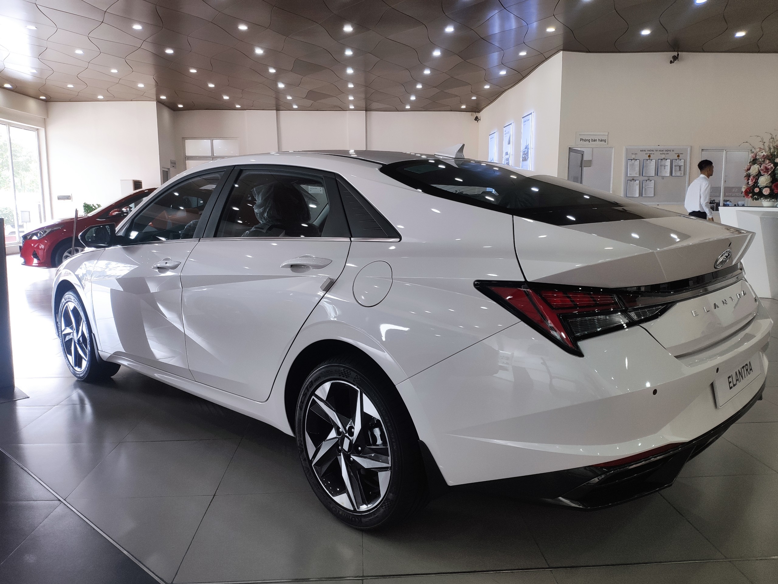 phần hông hyundai elantra 2.0 at 2023