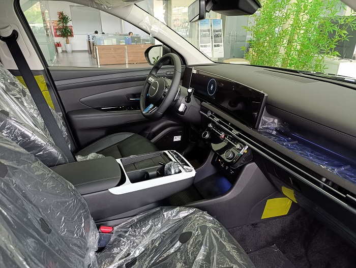 Nội thất tucson turbo 2025 khoang lái