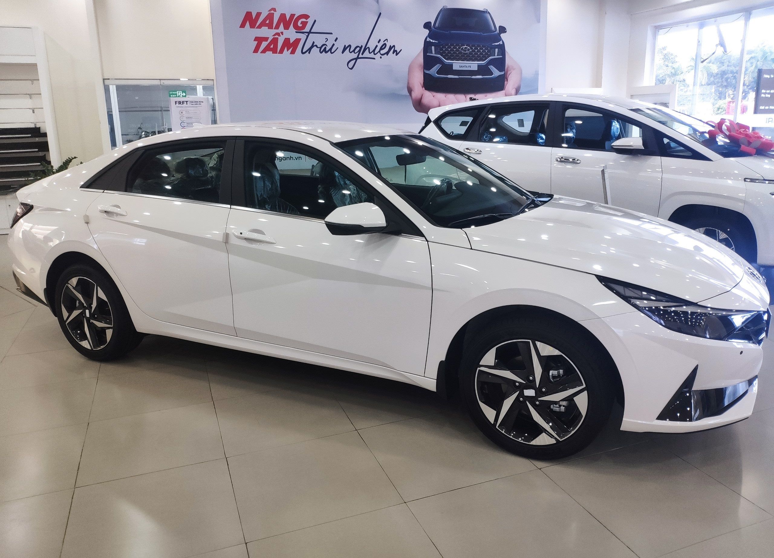 tổng quan hyundai elantra 2.0 at 2023