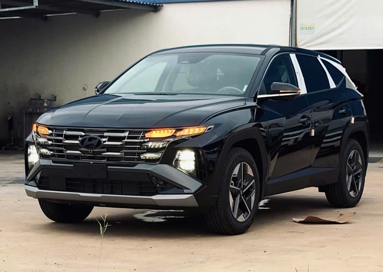tucson xăng đặc biệt 2.0 màu đen