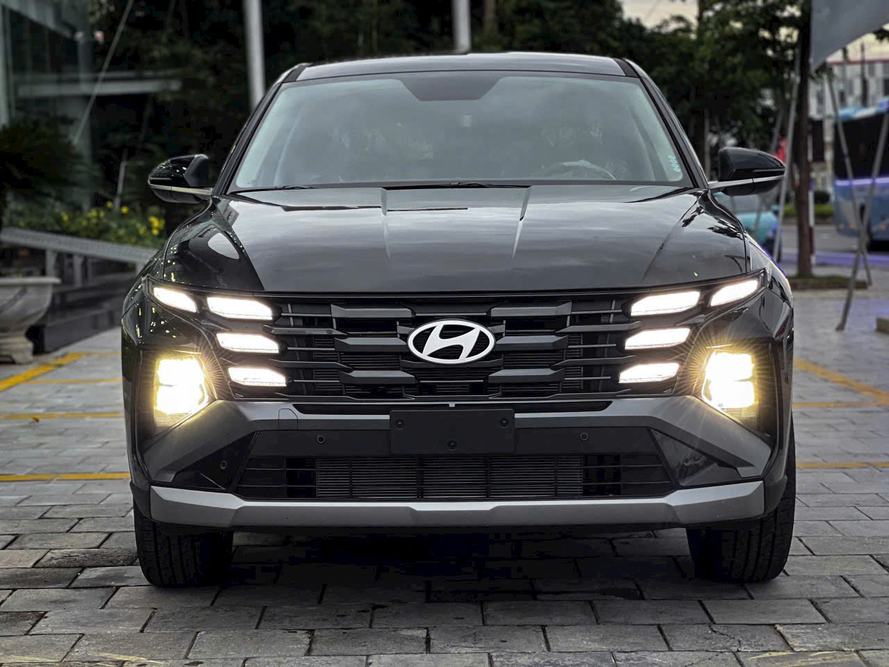 Tucson 2025 bản tiêu chuẩn màu đen