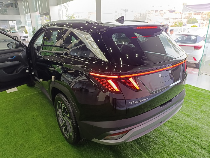 Tucson 2025 bản tiêu chuẩn phía sau