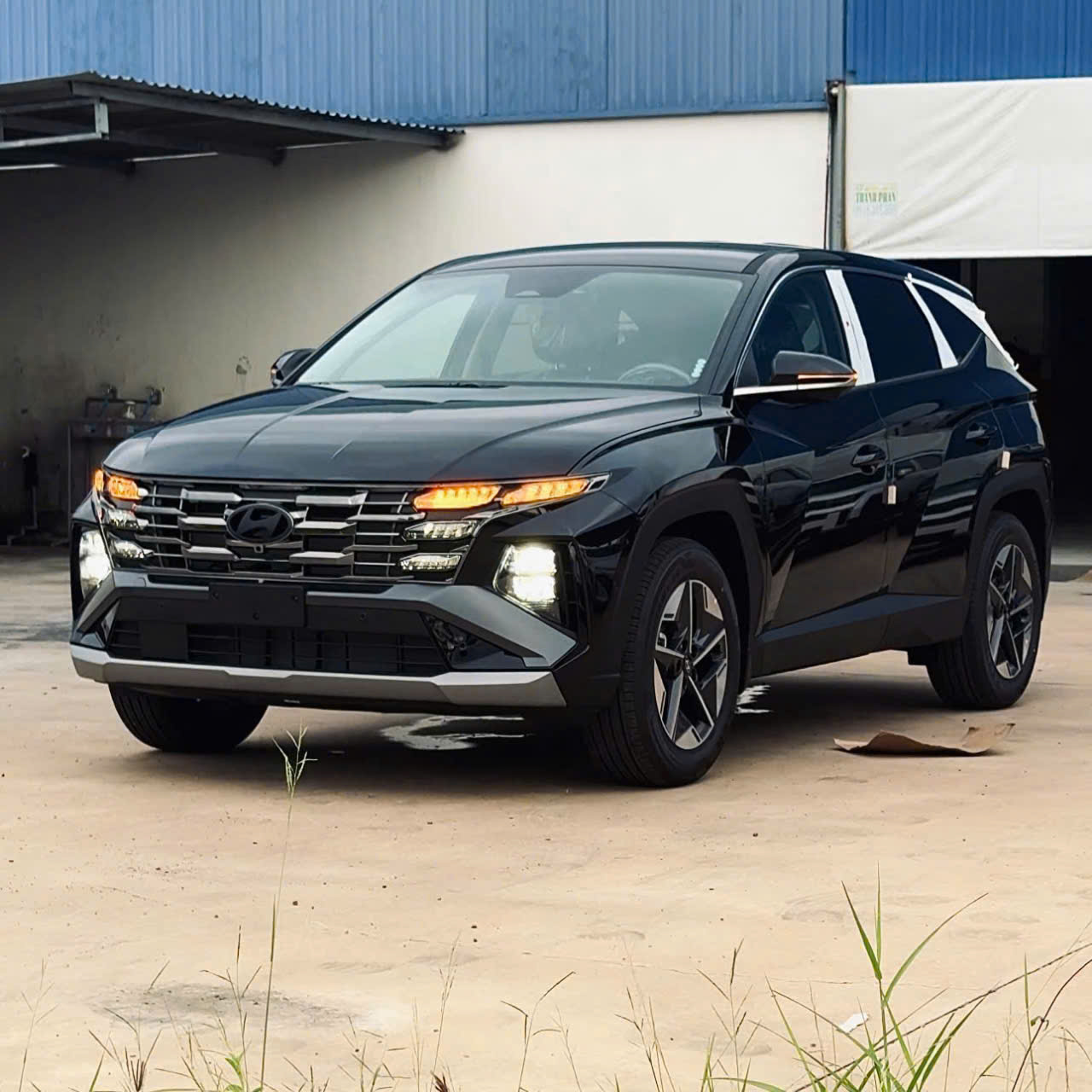 Tucson dầu đặc biệt 2025 màu đen