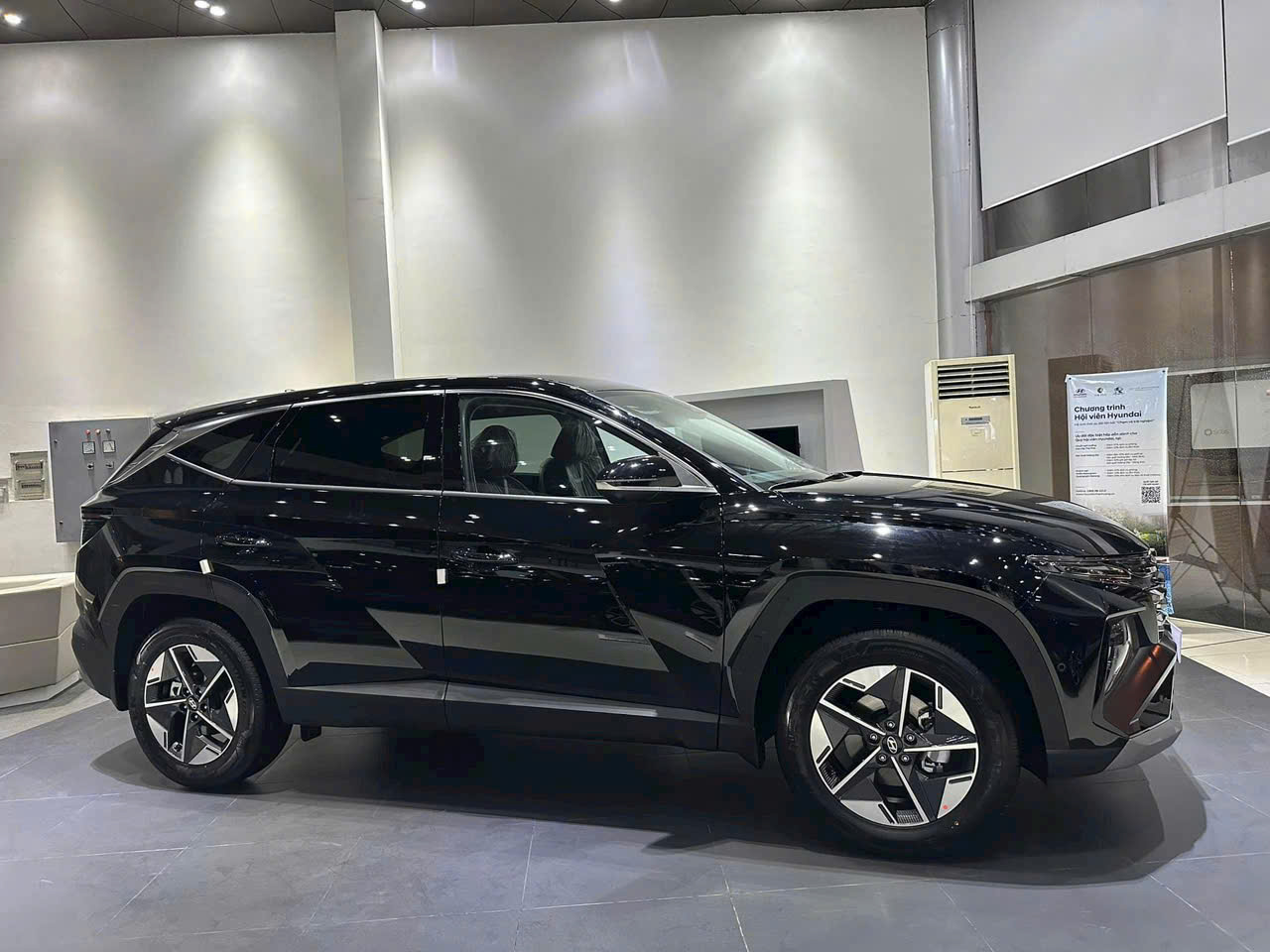 Tucson dầu đặc biệt 2025 màu đen