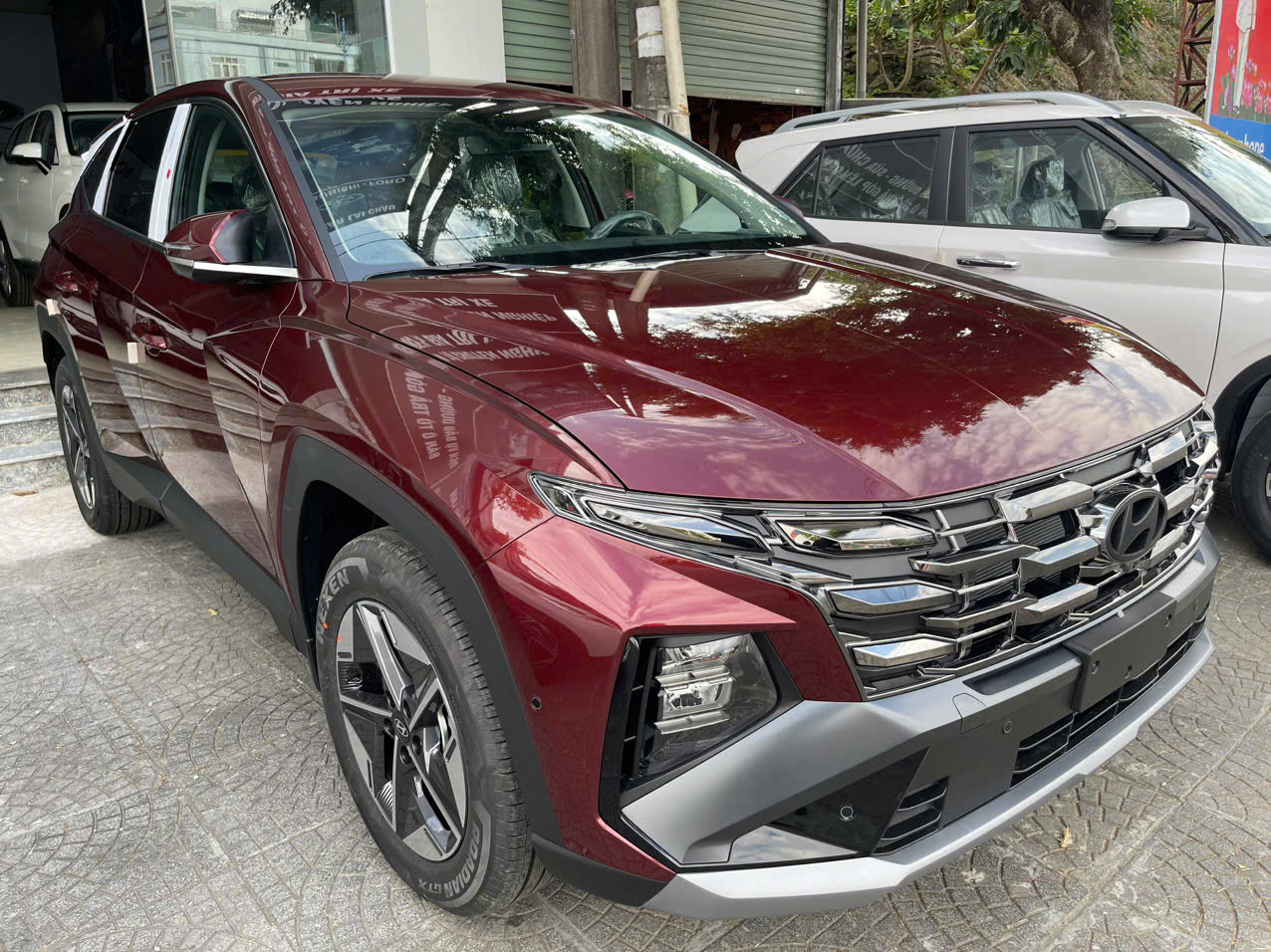 Tucson dầu đặc biệt 2025 màu đỏ