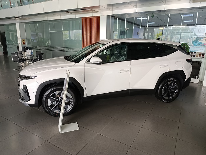 Tucson dầu đặc biệt 2025 màu trắng