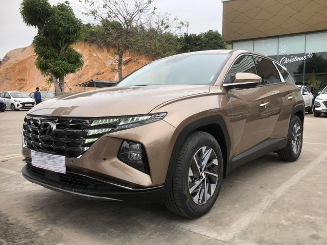 Hyundai Tucson 2023 màu vàng cát