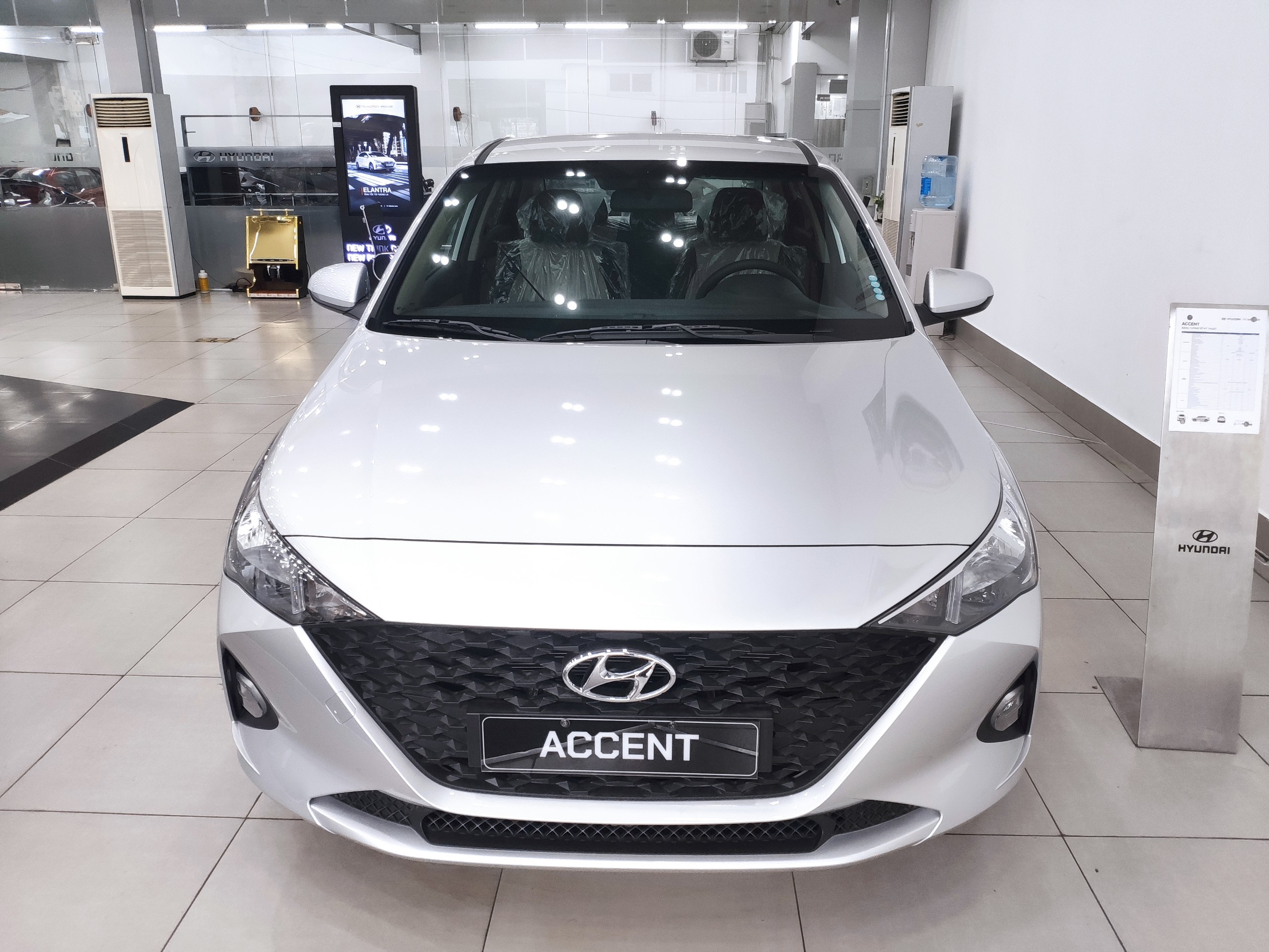 Lưới tản nhiệt Hyundai Accent MT tiêu chuẩn