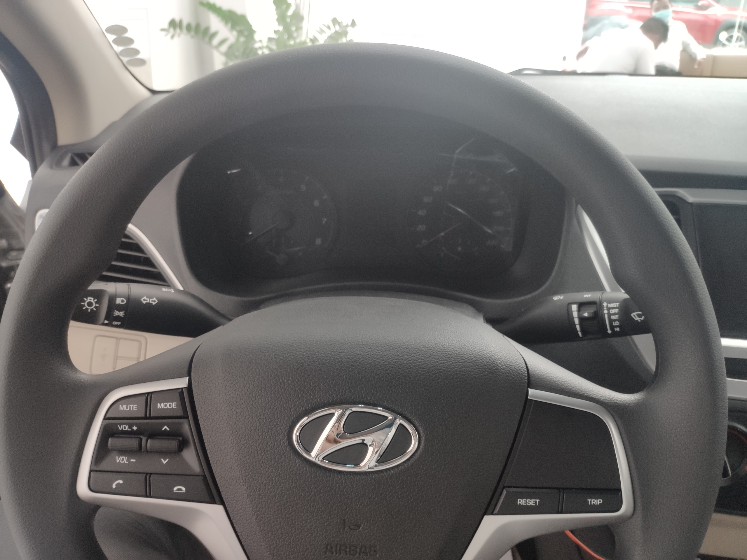 tap-lô hyundai accent mt tiêu chuẩn