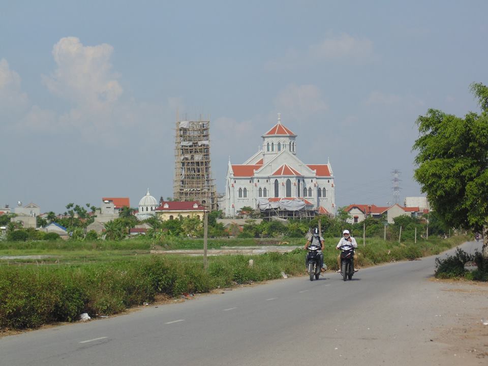 Tranh kính Tháp Chuông Nhà Thờ Vinhcoba bảo hành độ bền điêu khắc và màu sắc vĩnh cửu