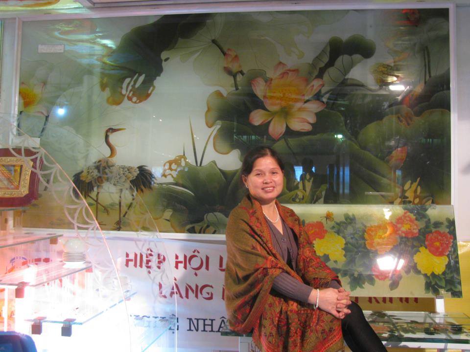 Ghế kính siêu bền Vinhcoba .bảo hành điêu khắc và màu sơn vĩnh cửu. Giá cả hợp lý