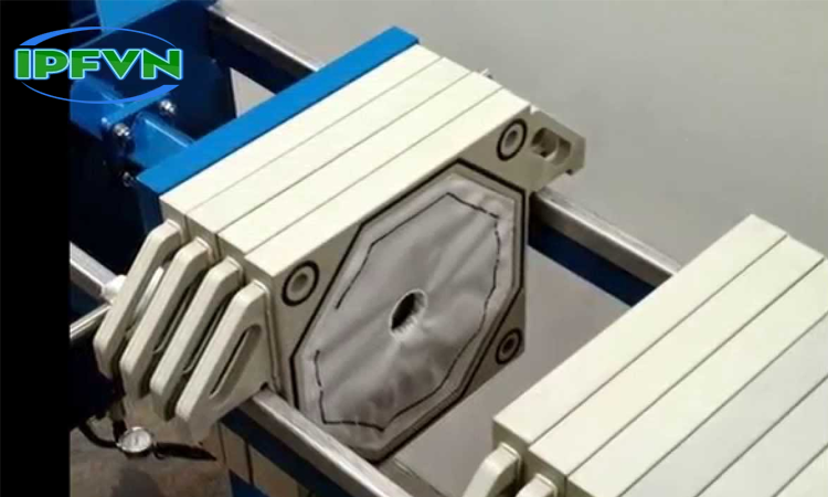 nhung-cong-dung-va-cach-su-dung-cua-tam-vai-loc-may-ep-bun-pp-3