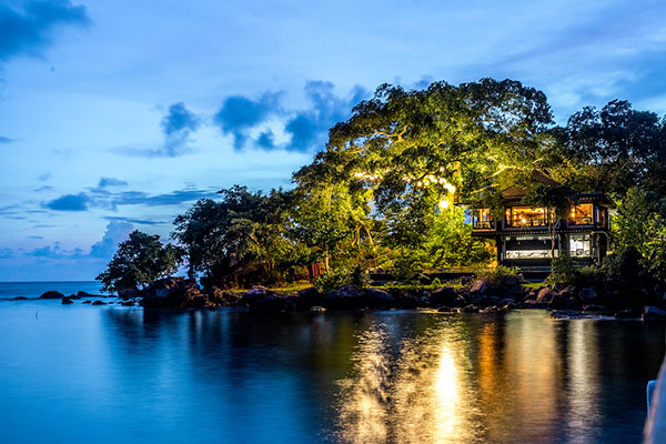 Tree House restaurant - Nam Nghi resort