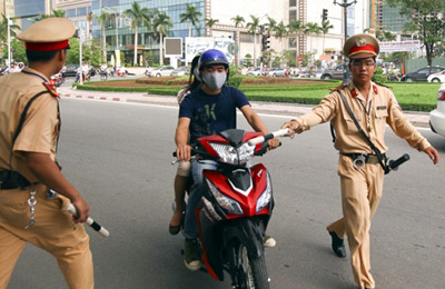 Cảnh sát không được dừng xe chỉ để kiểm tra chính chủ Cảnh sát không được dừng xe chỉ để kiểm tra chính chủ