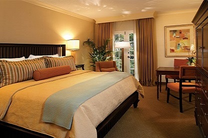 Công ty CP Quốc tế Sen Trắng chuyên cung cấp chăn, ga, gối, đệm, mành rèm, khăn, áo tắm cho các Resort, nhà hàng, khách sạn trên toàn quốc.