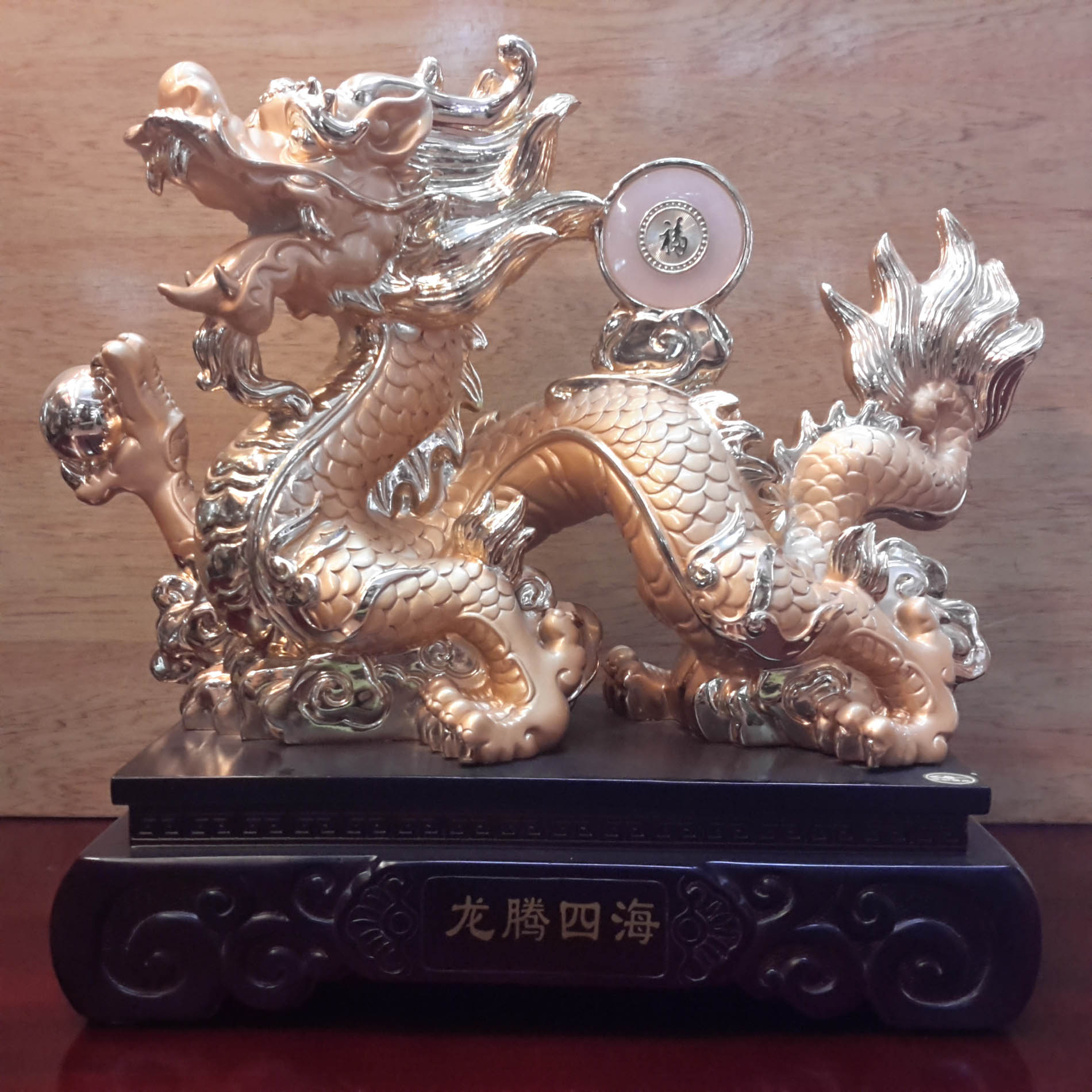 Kim Long lớn nằm ôm châu - 12R001