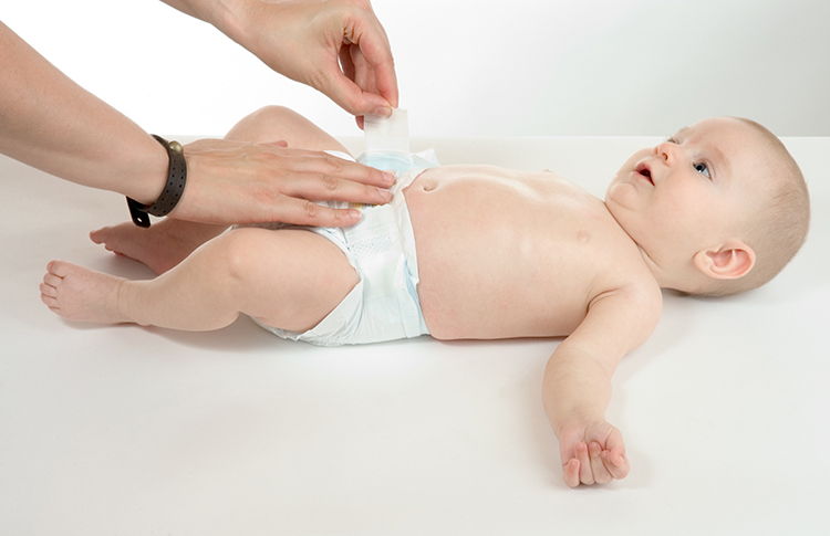 cách vệ sinh rốn cho trẻ sơ sinh