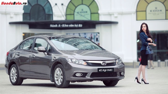 Top 10 Hoa hậu Việt Nam trẻ trung và thanh lịch bên Honda Civic Top 10 Hoa hậu Việt Nam trẻ trung và thanh lịch bên Honda Civic