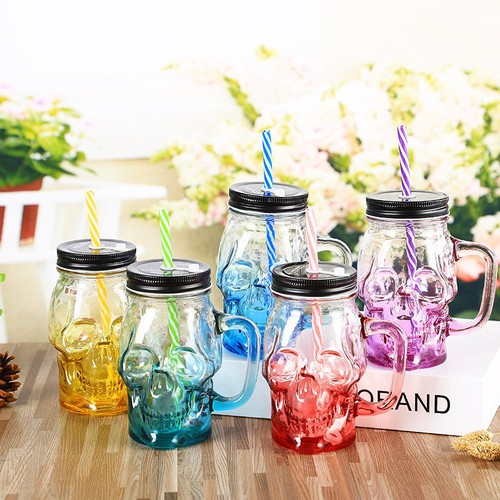 Ly thủy tinh hình đầu lâu có nắp và ống hút