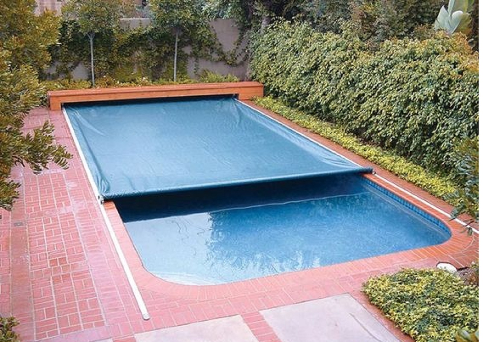 bạt cuộn che hồ bơi