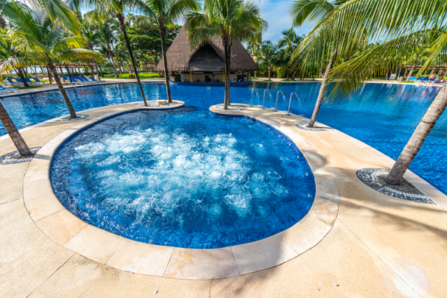 hồ bơi bể sục jacuzzi