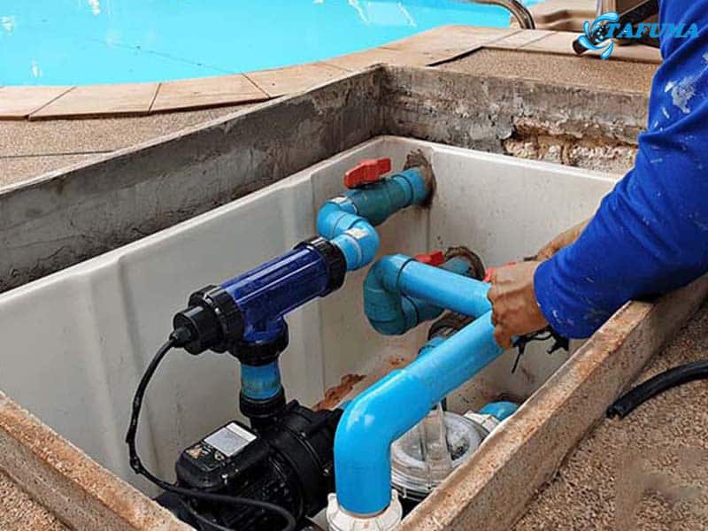 lắp đặt máy bơm và hệ lọc cho bể bơi