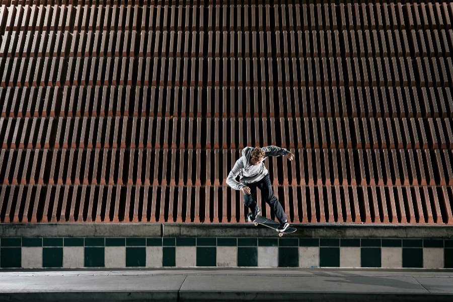 Vans Giới Thiệu Versa Hoodie DX Trong Nền Công Nghệ Mới